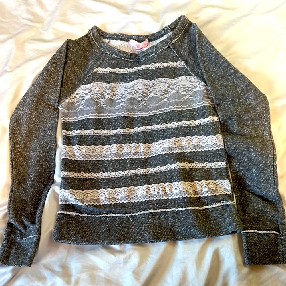 Girls size M (8) sweater! Like new no rips or stains!
